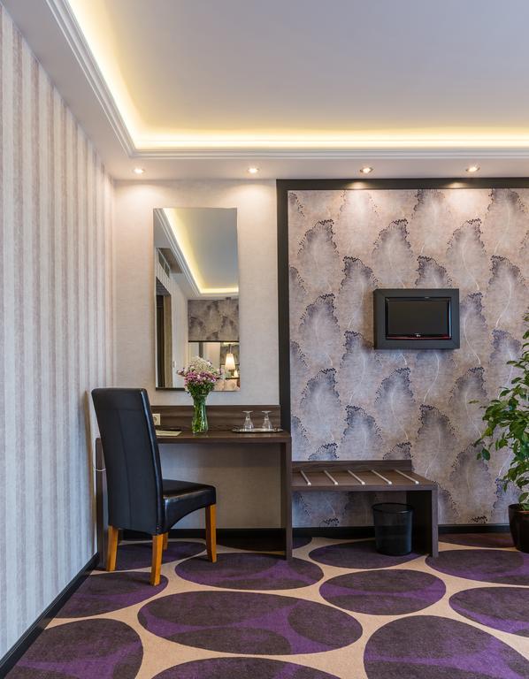 Victoria Garden Hotel Es Etterem Nyiregyhaza Exterior photo